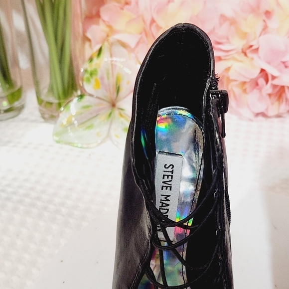 Steve Madden Black Leather Boot Style Laced Open Front Heels Size 5.5 - Picture 9 of 11